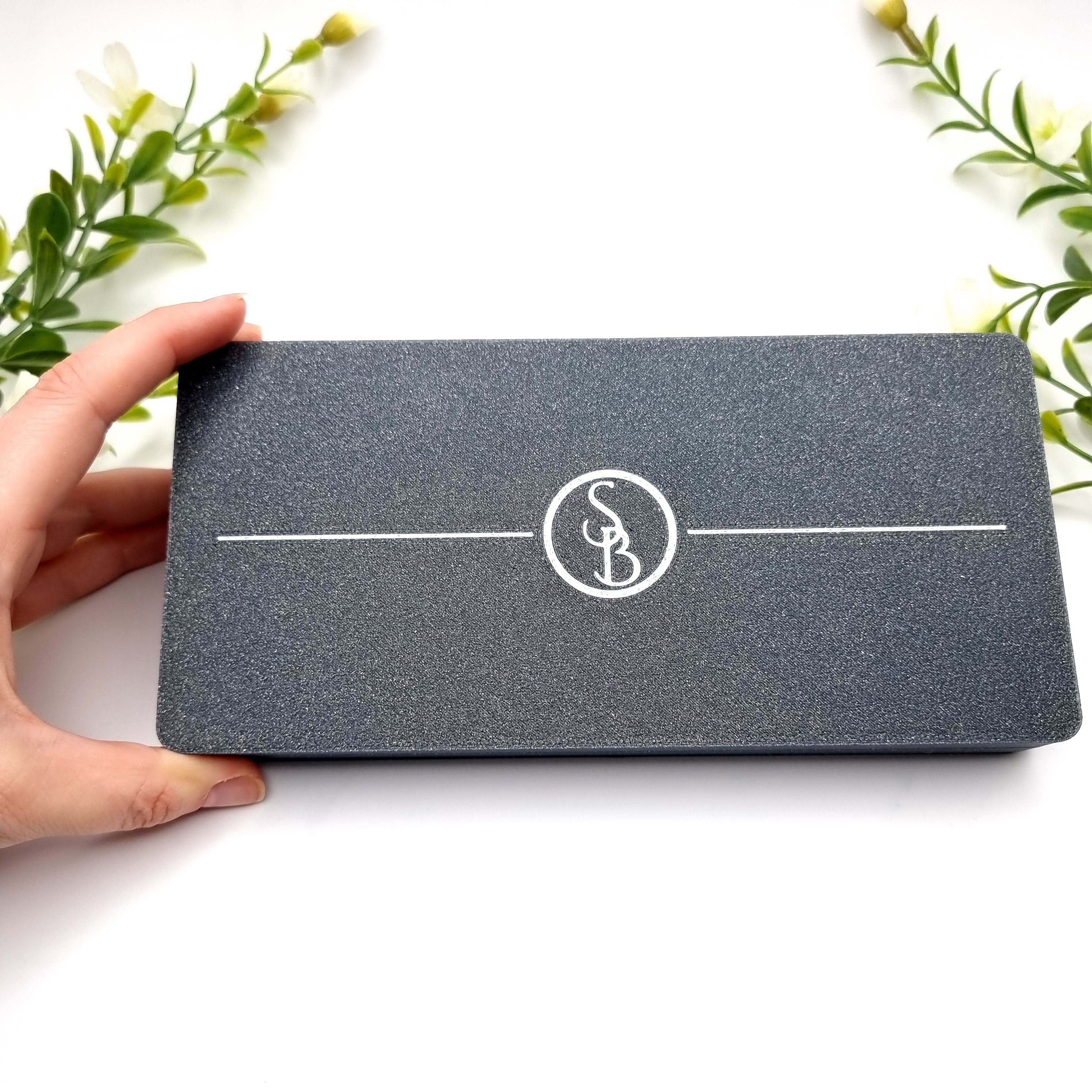 18 Short Very Sharp Blades - Set in a Stylish Designed Box