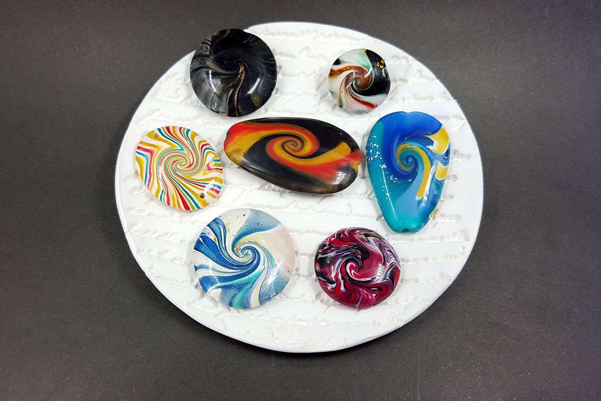 7 pcs Abstract Twisted Beads from Polymer Clay (7628)