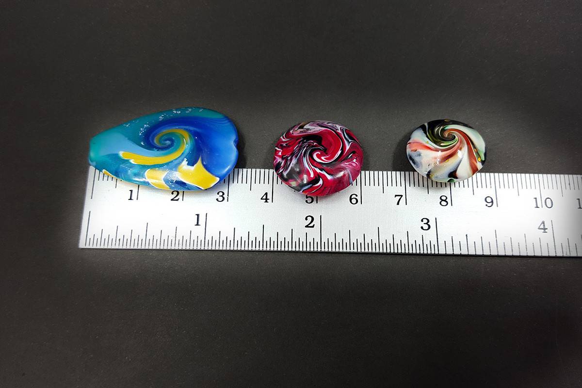 7 pcs Abstract Twisted Beads from Polymer Clay (7630)