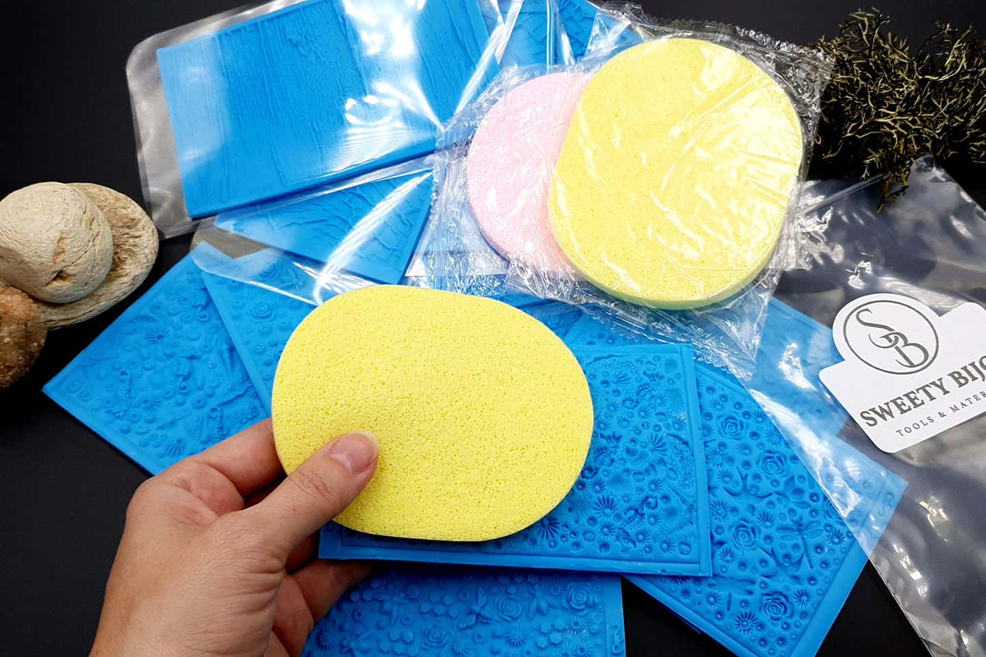 Thin sponge for making good impression from texture (14145)
