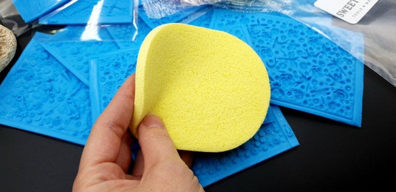 Thin sponge for making good impression from texture (14148)