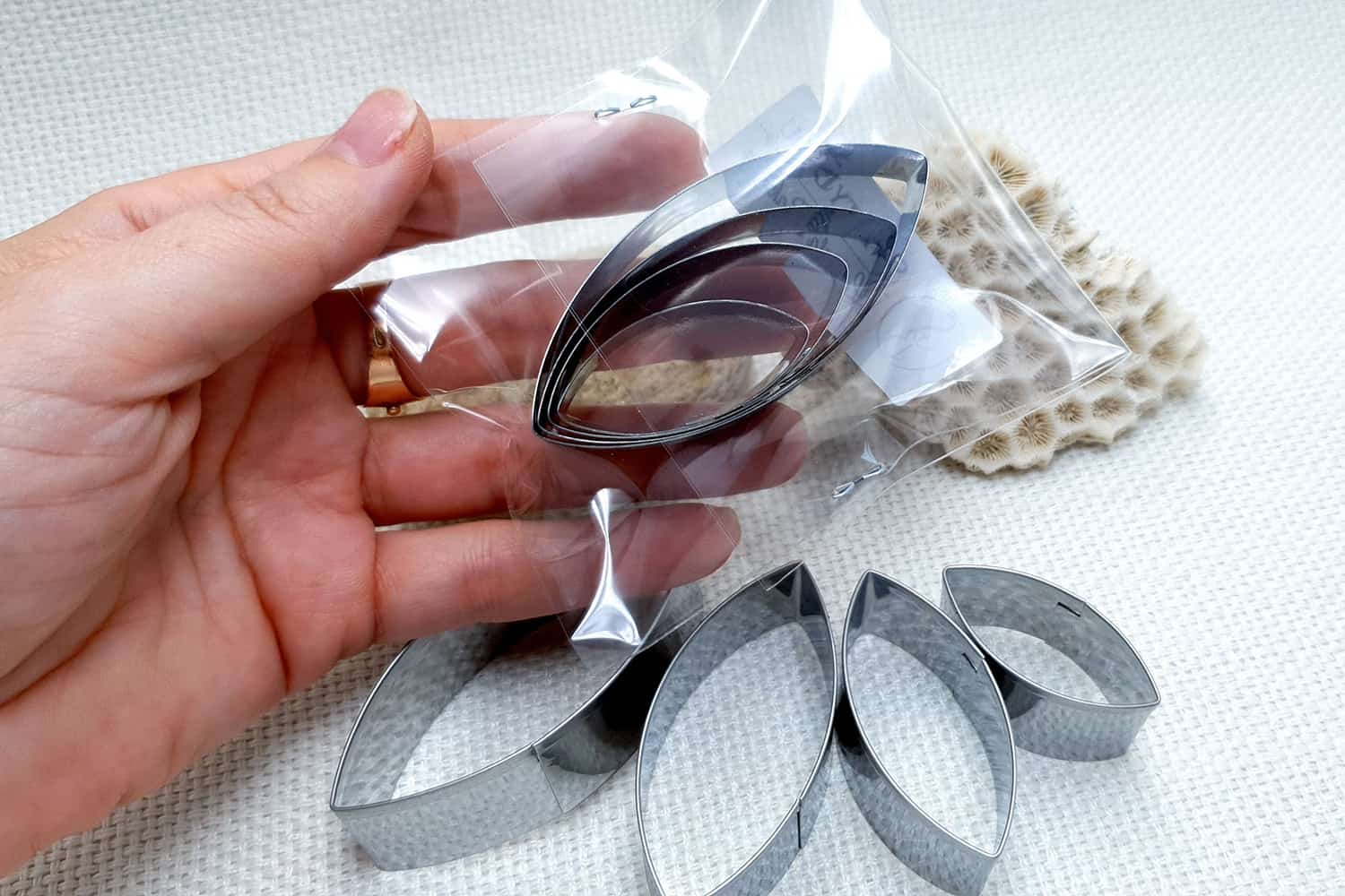 4-pcs Stainless steel petal-shapes cutters #22057