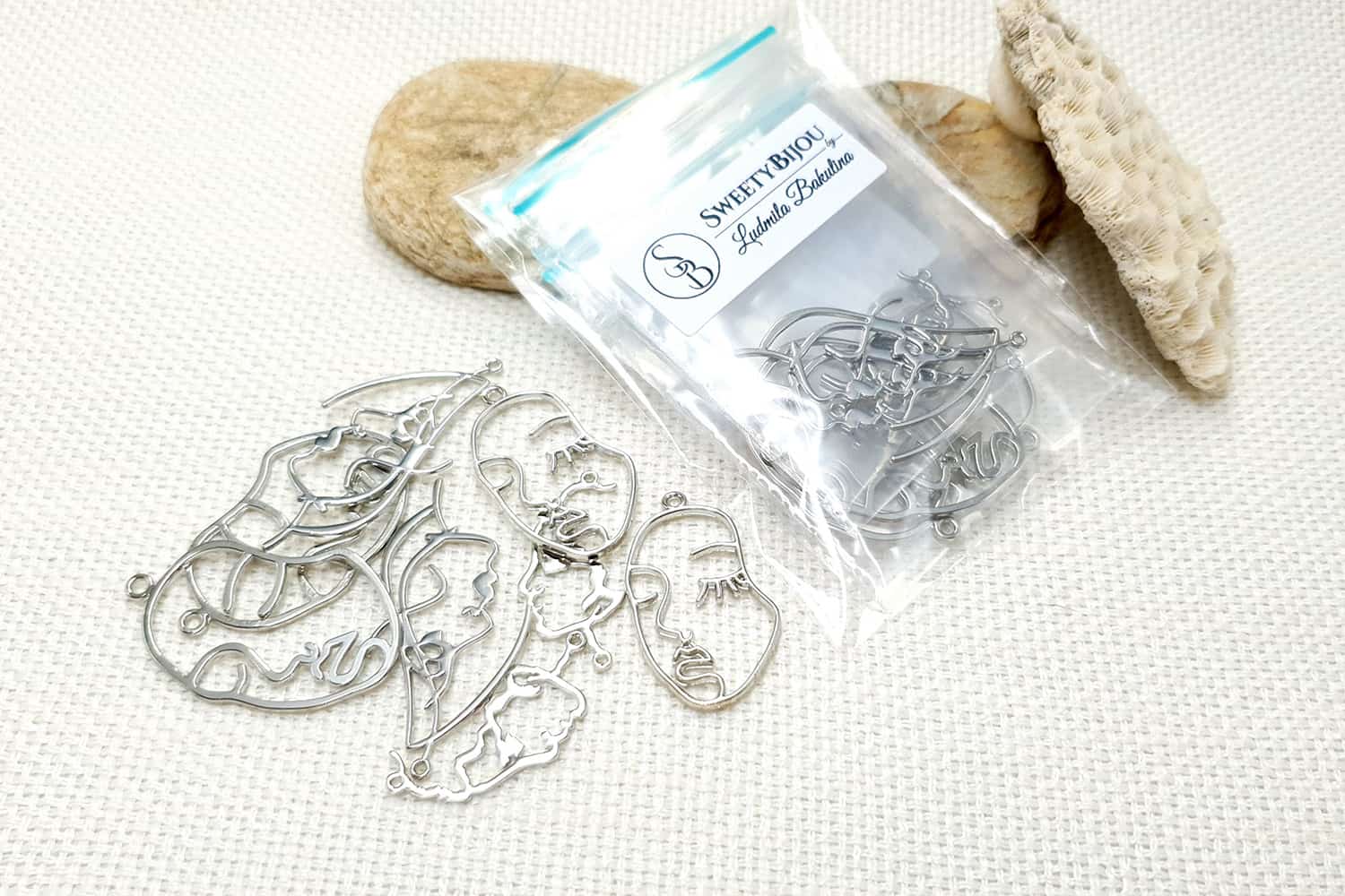 Faces - Set of 8pcs Silver Color Metal Jewelry Findings (22384)