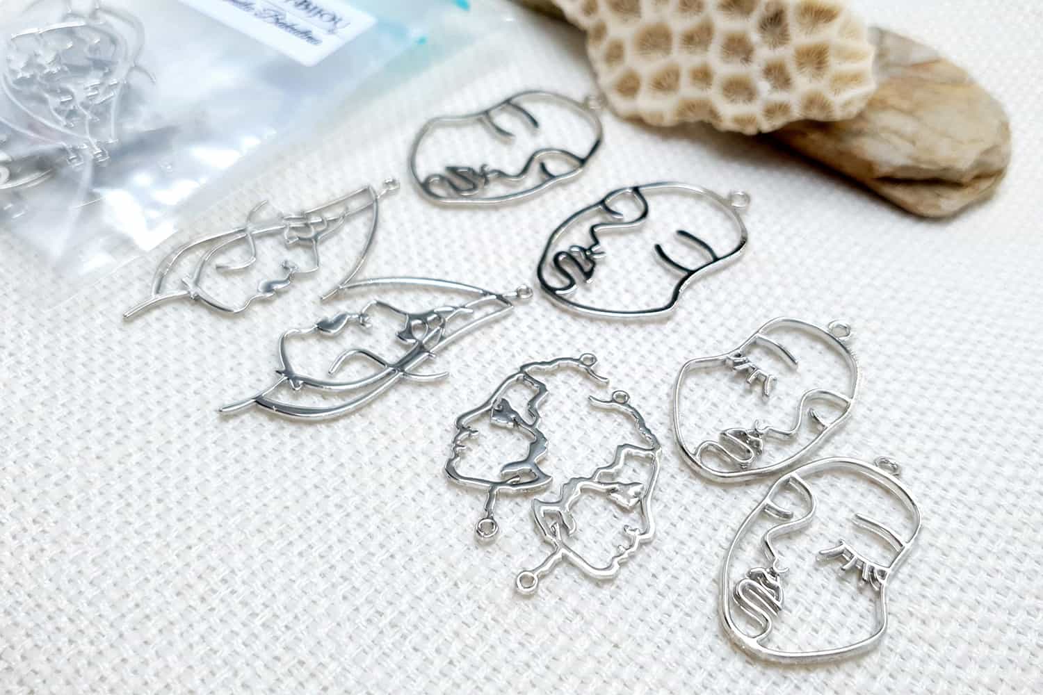 Faces - Set of 8pcs Silver Color Metal Jewelry Findings (22390)