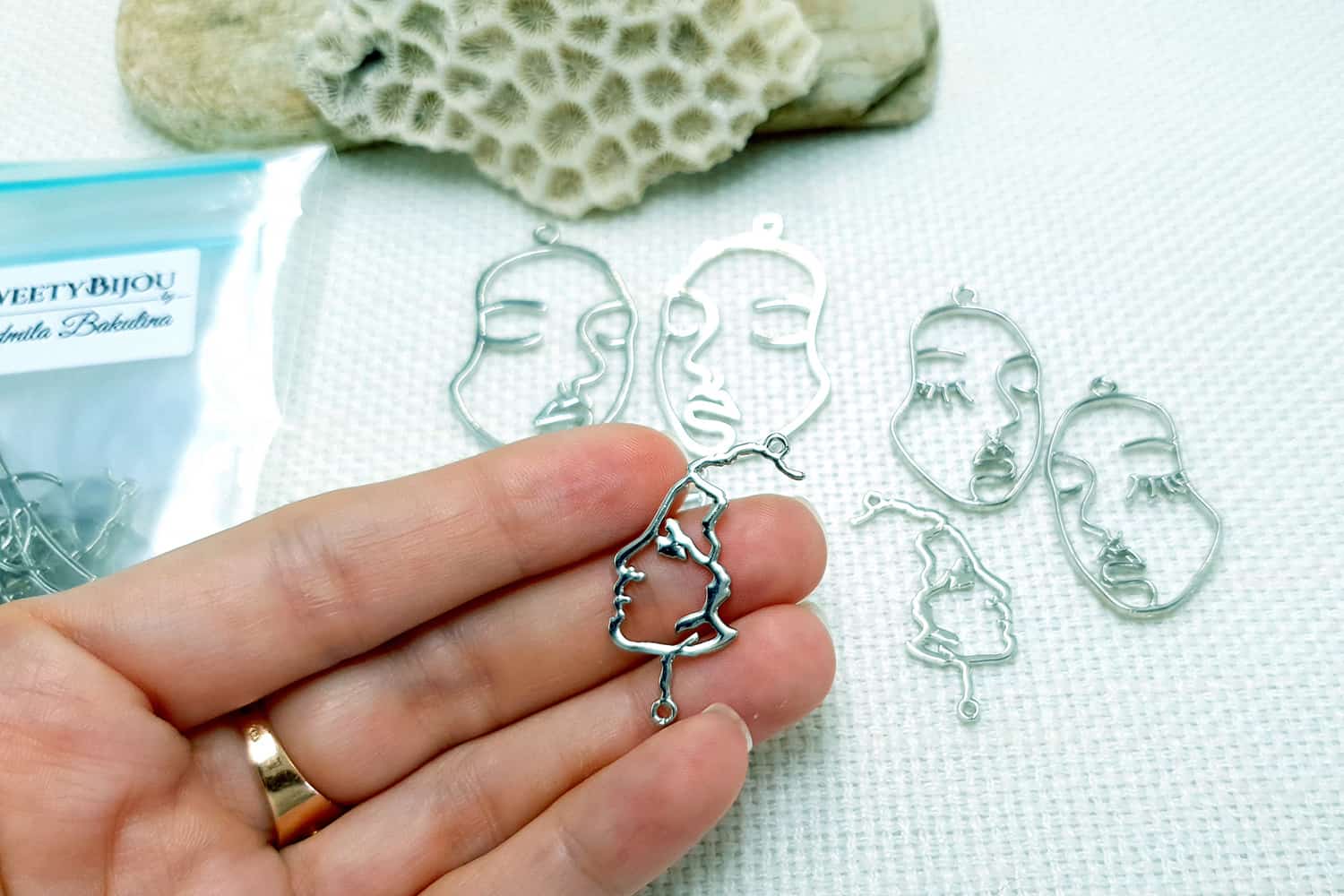 Faces - Set of 8pcs Silver Color Metal Jewelry Findings (22393)