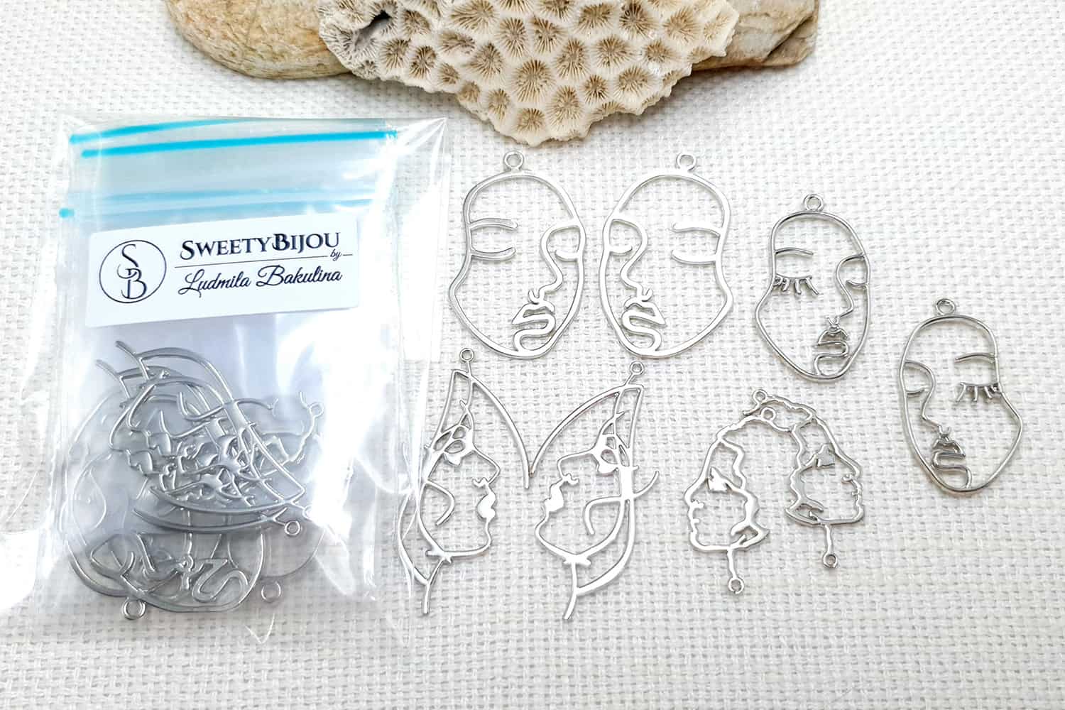 Faces - Set of 8pcs Silver Color Metal Jewelry Findings (22399)