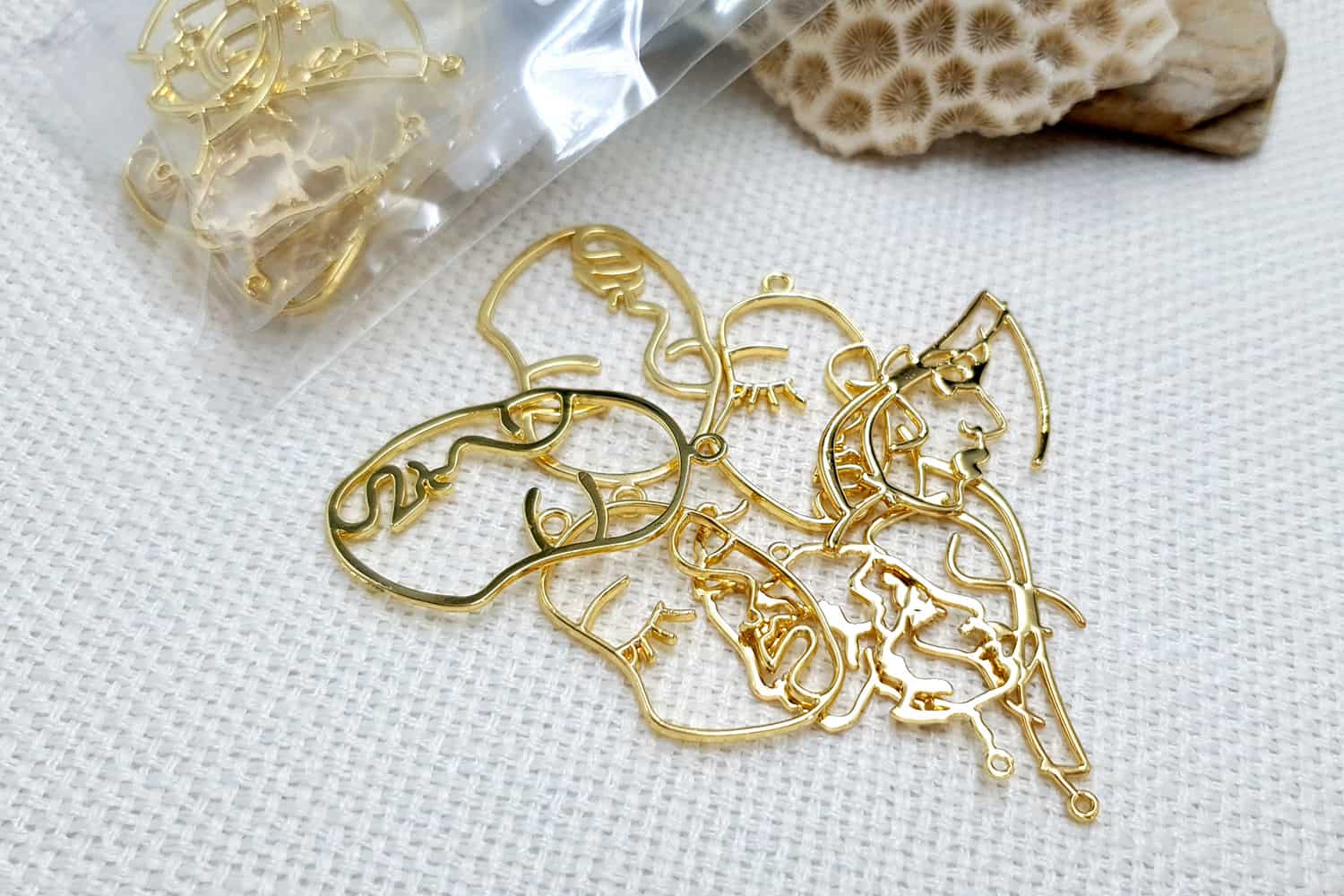 Faces - Set of 8pcs Golden Color Metal Jewelry Findings (22389)