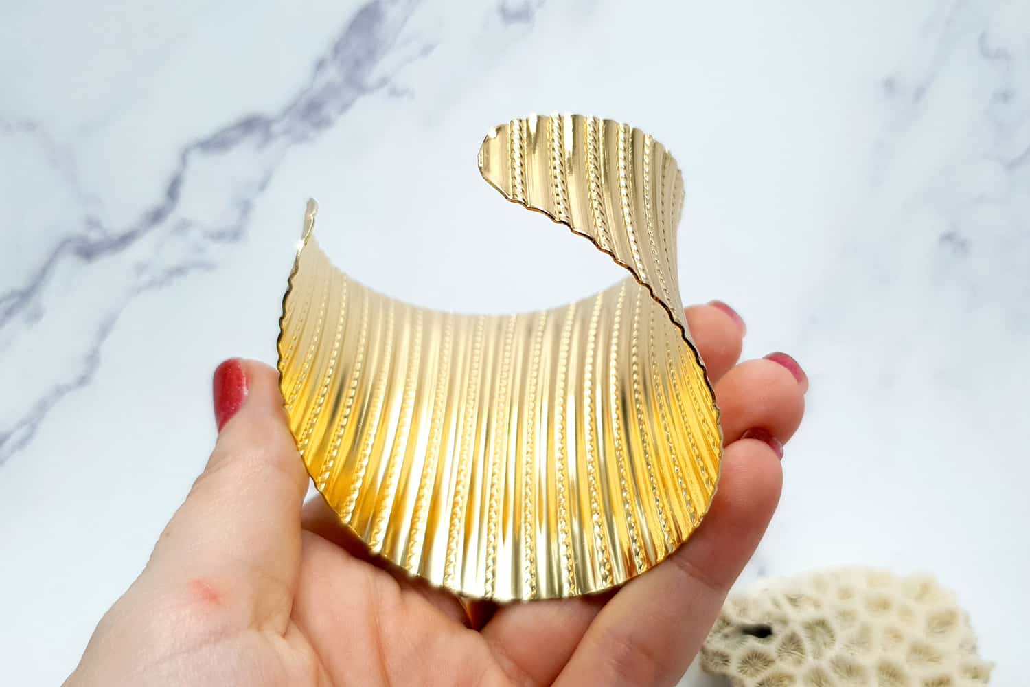 Bracelet metal base stripes pattern, golden color (23409)