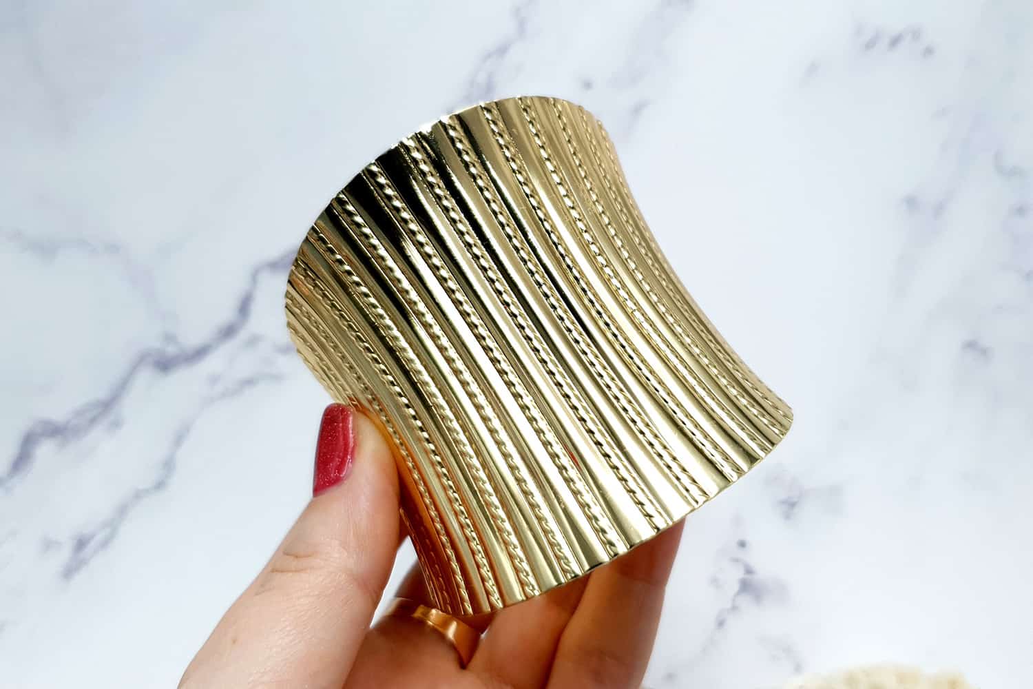 Bracelet metal base stripes pattern, golden color (23411)