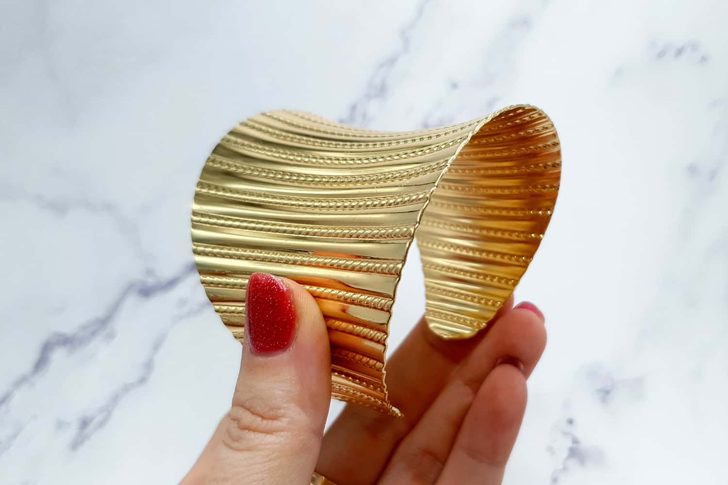 Bracelet metal base stripes pattern, golden color (23415)