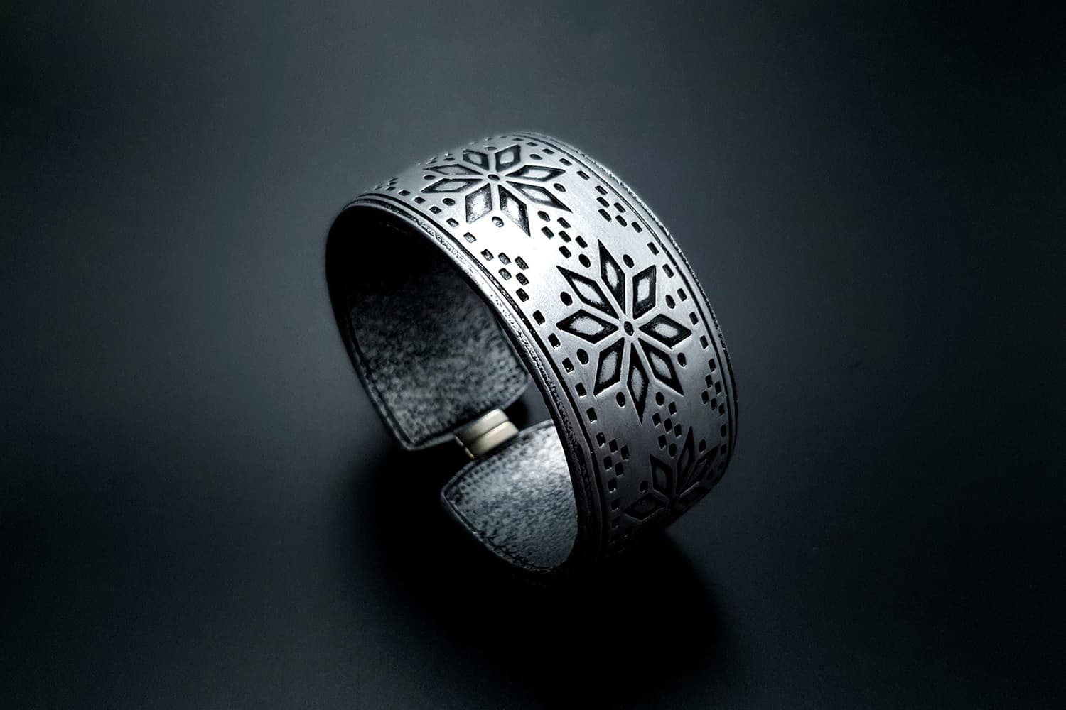 "Silver Winter" Polymer clay bracelet (23859)