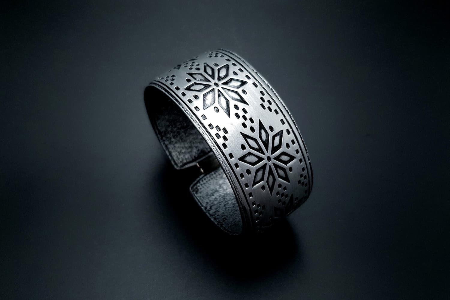"Silver Winter" Polymer clay bracelet (23861)