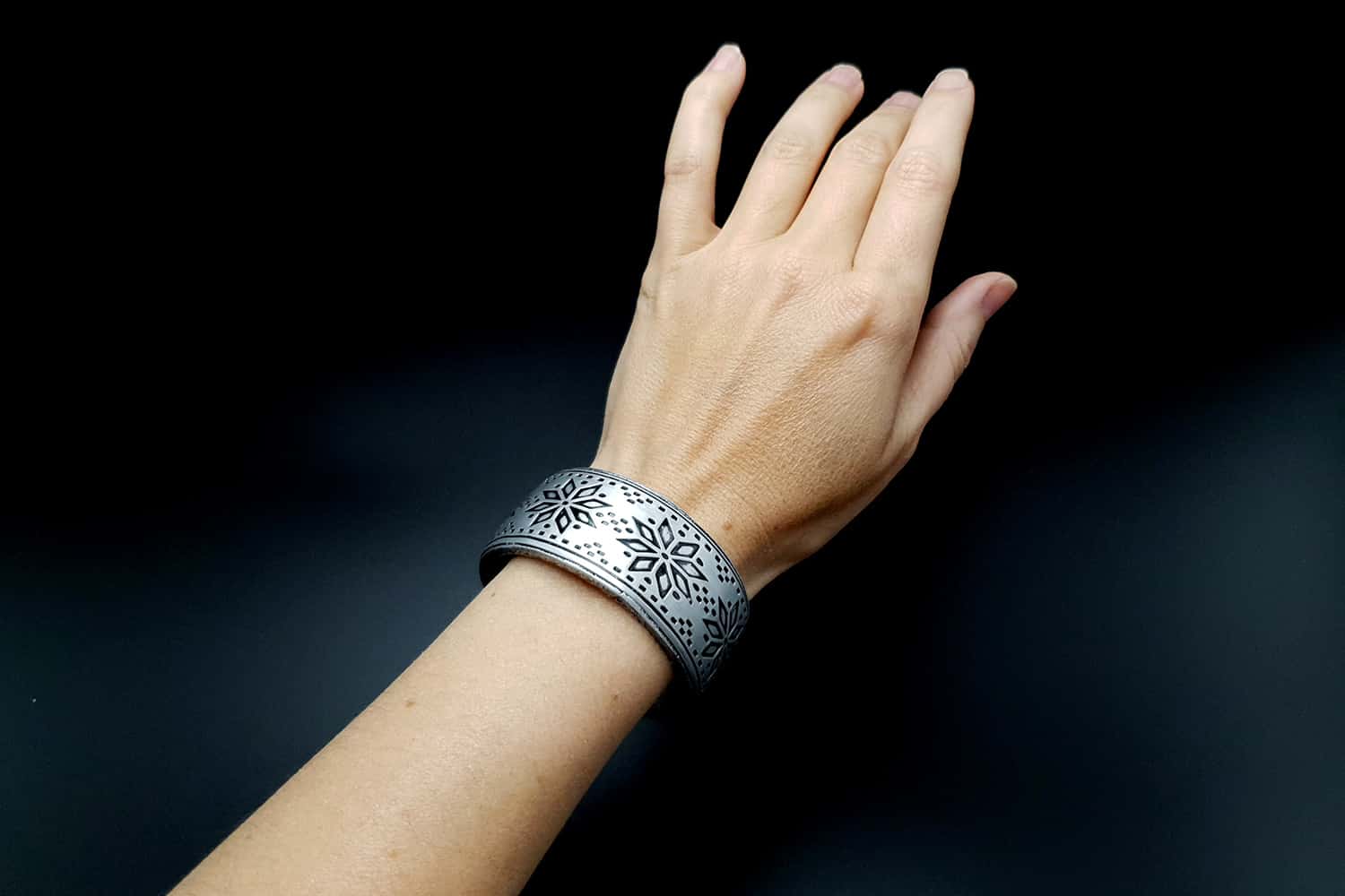 "Silver Winter" Polymer clay bracelet (23870)