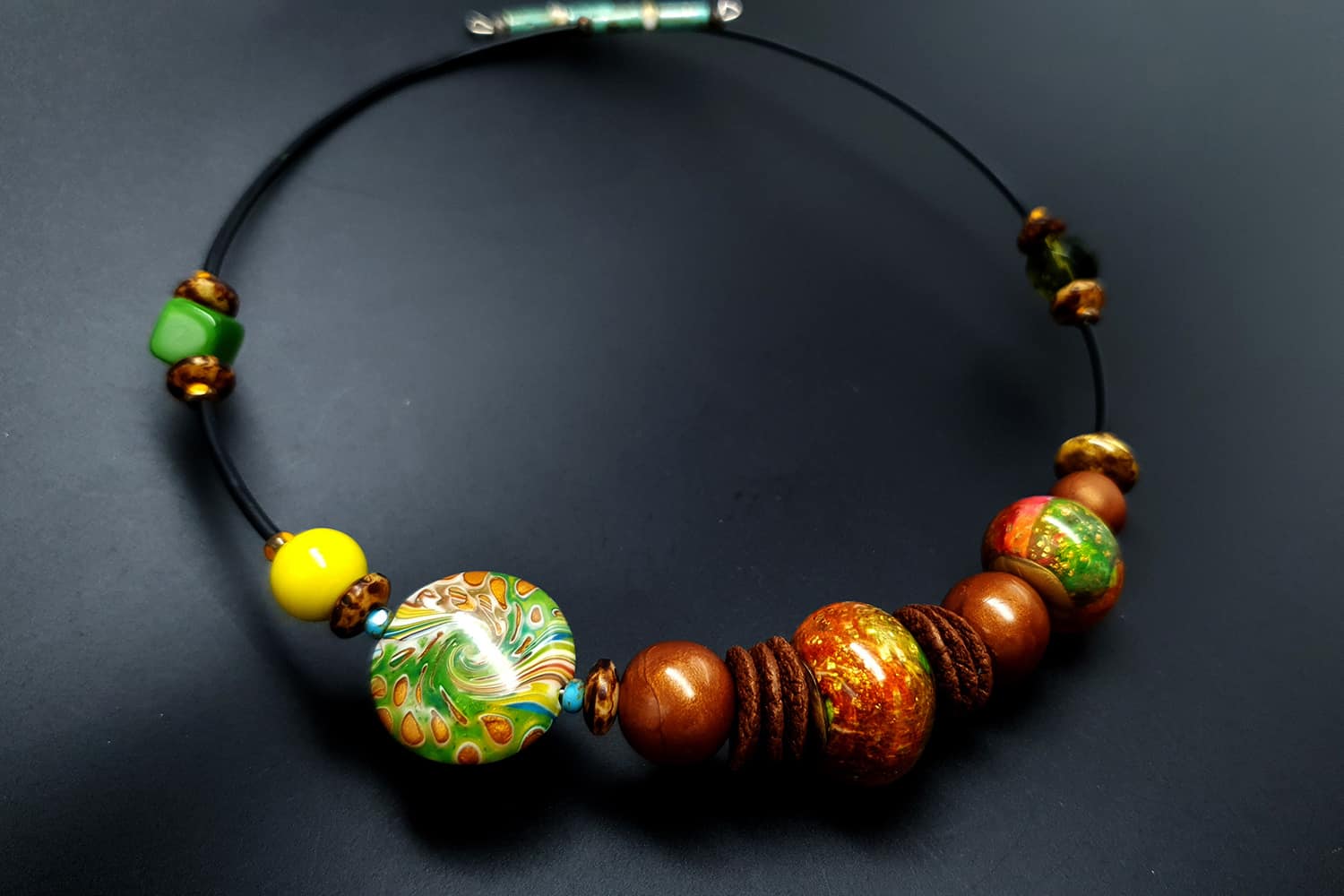 Necklace with faux glass Beads4 (23729)