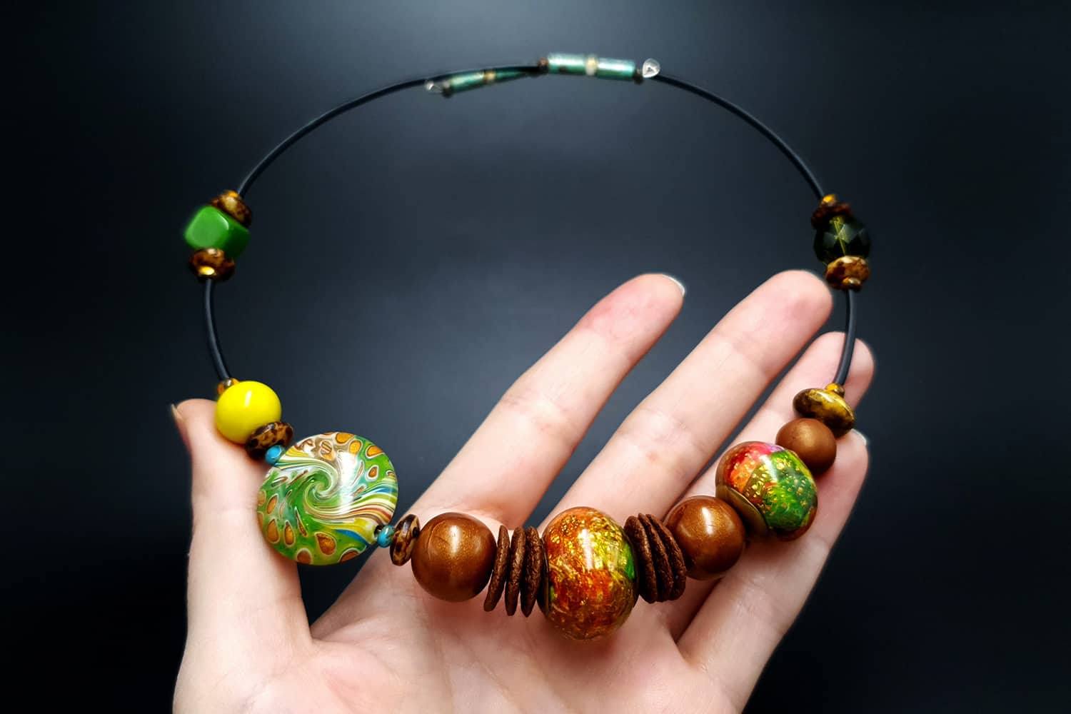 Necklace with faux glass Beads4 (23732)
