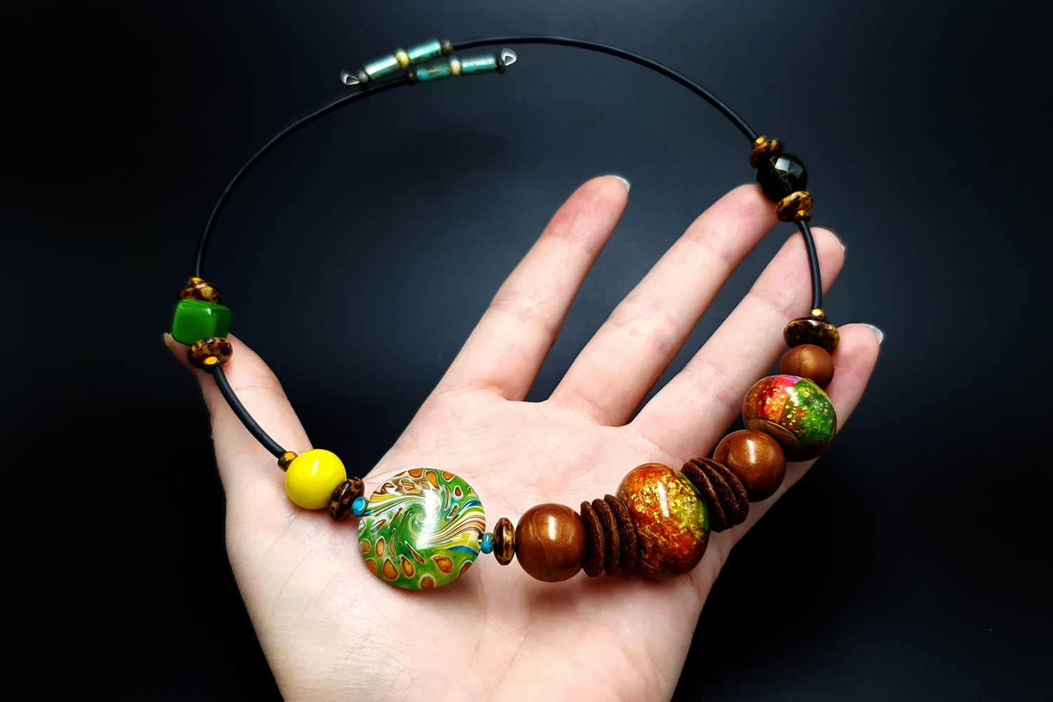 Necklace with faux glass Beads4 (23734)