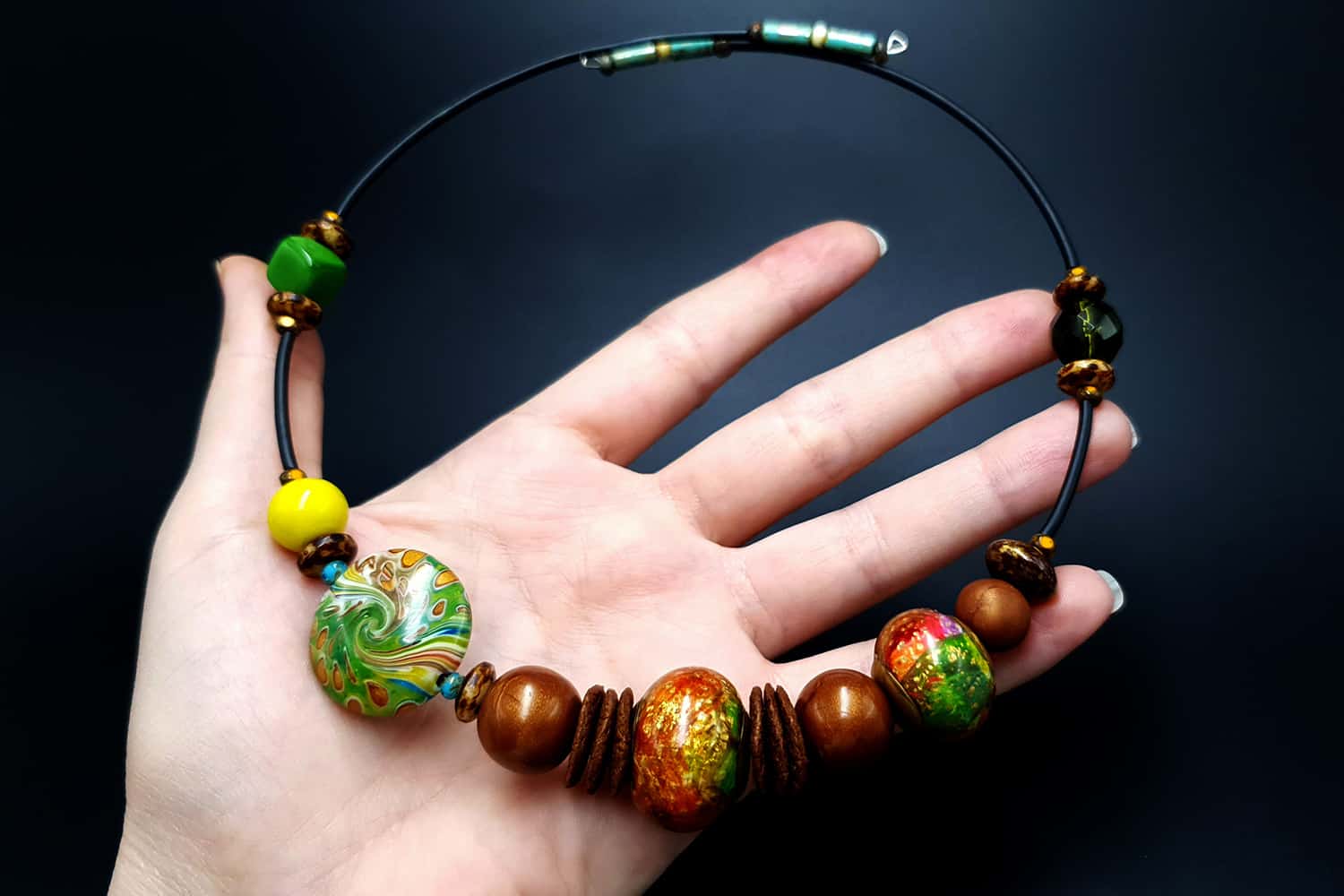 Necklace with faux glass Beads4 (23736)