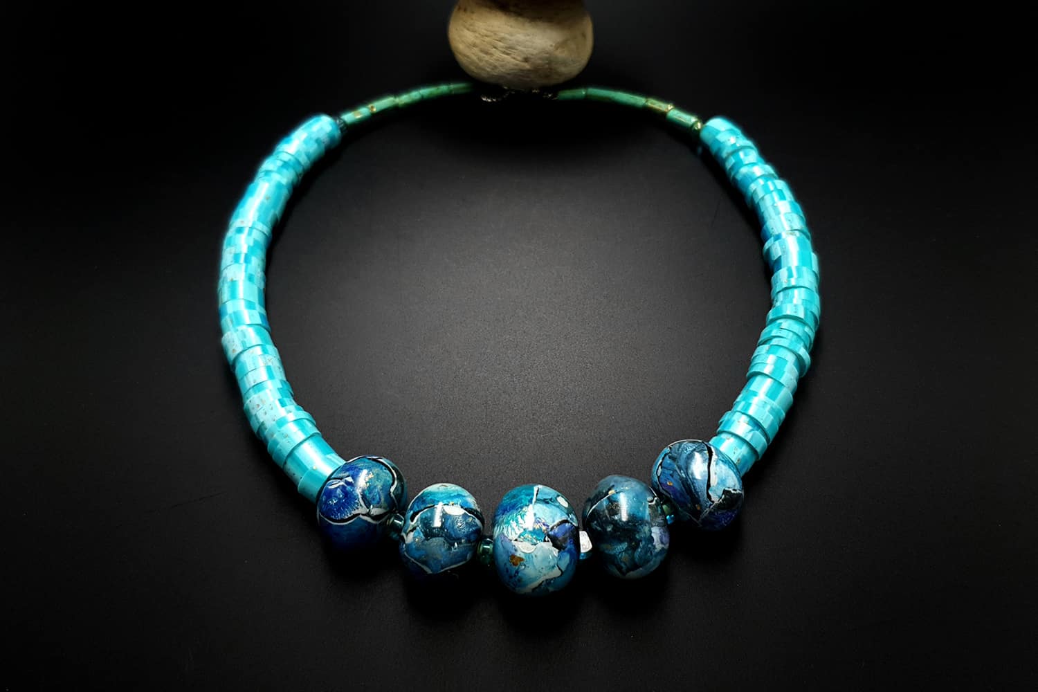 Necklace with blue beads (23748)