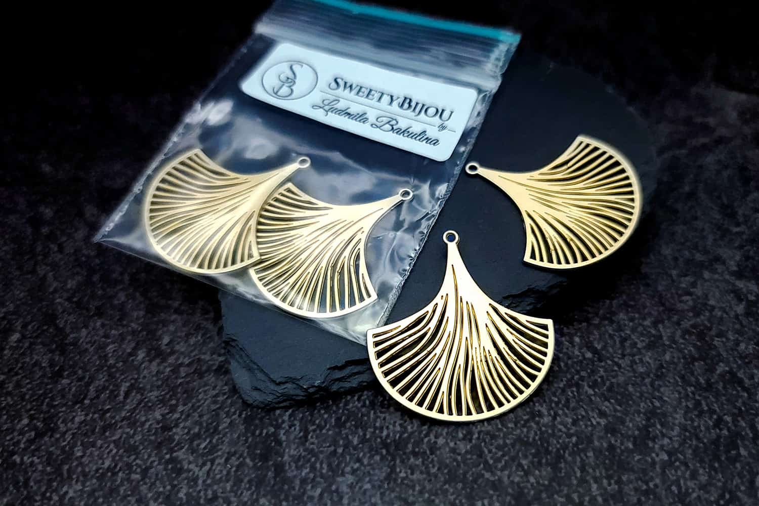 Golden exotic unusual leafs charms for earrings (27213)