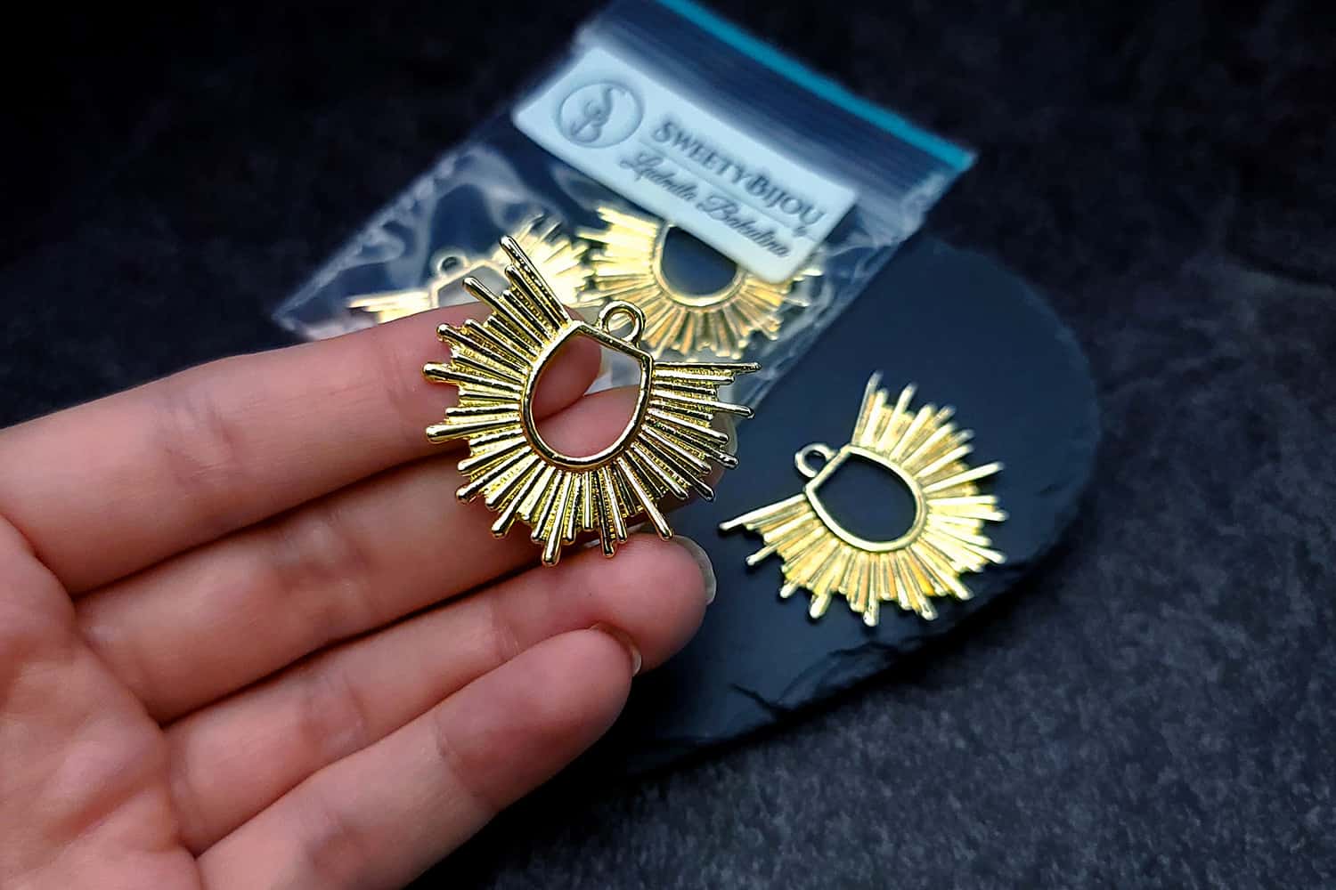Pair of golden color half-sun charms for earrings (27254)