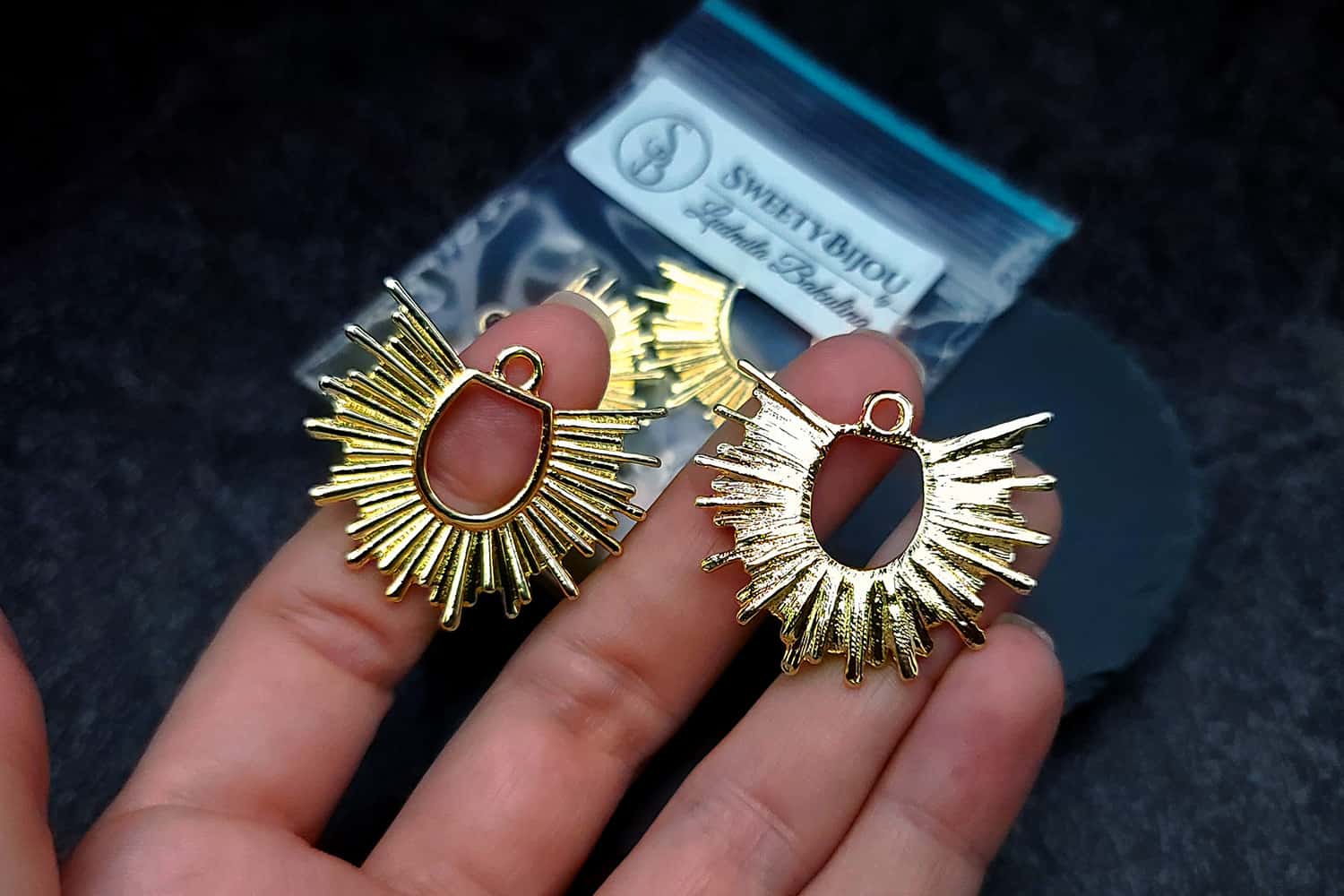 Pair of golden color half-sun charms for earrings (27259)