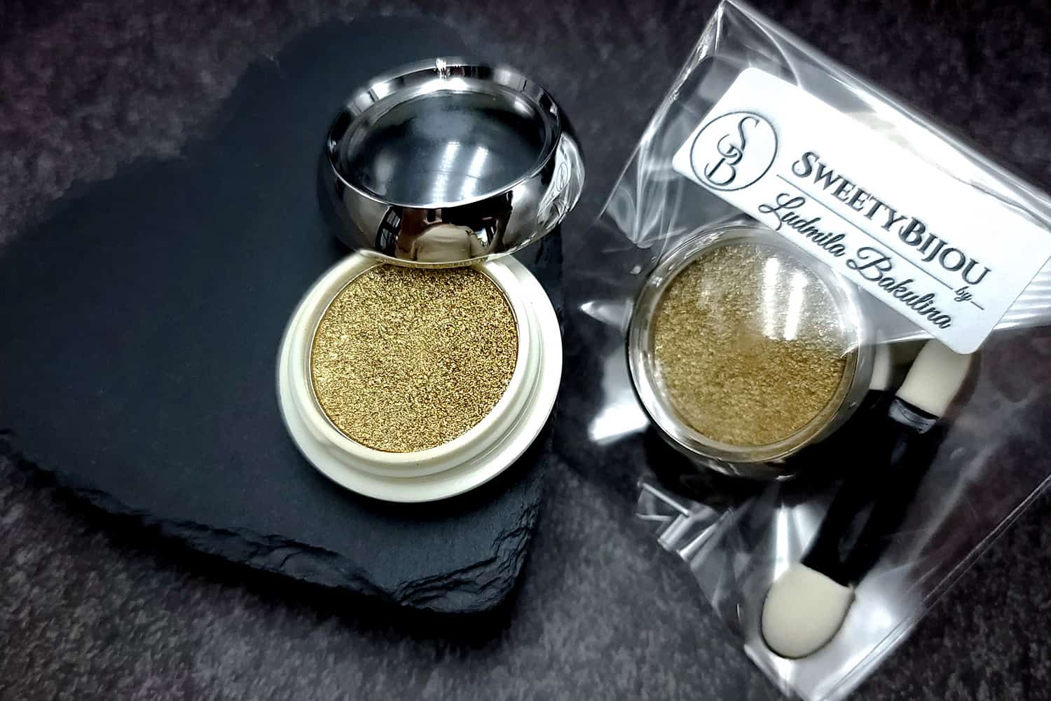 Solid golden powder with metal+chrome effect pigment (27353)