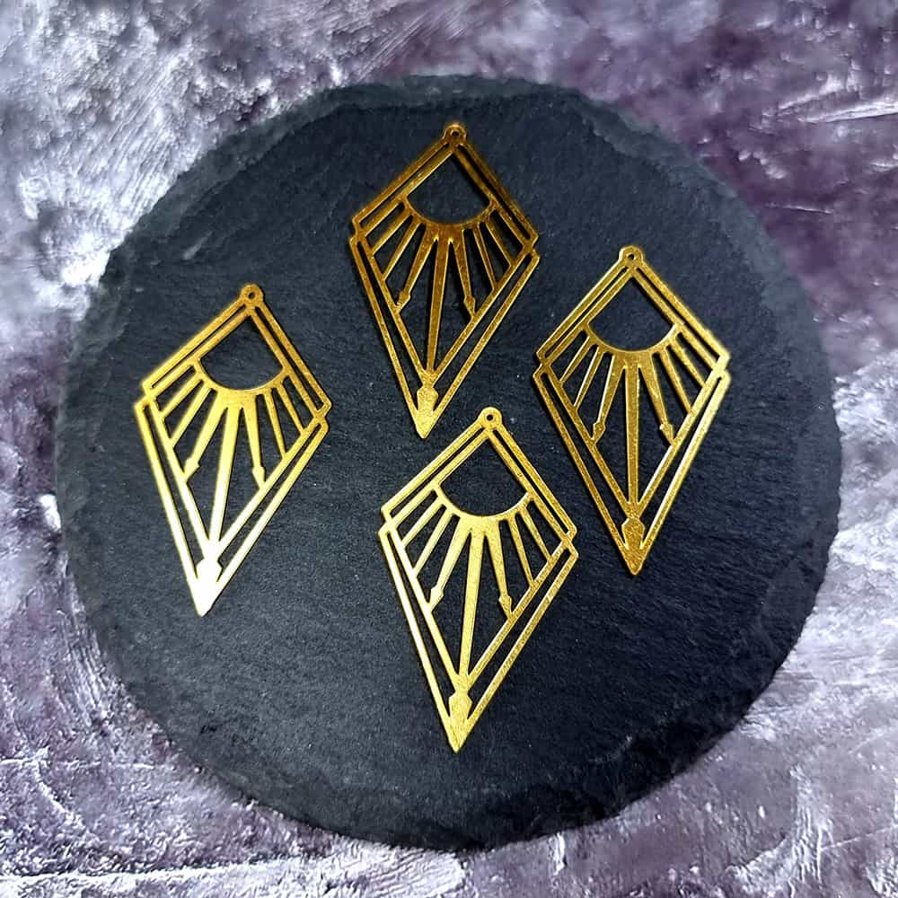 4 Raw Brass Charms "Arrows of the Sun" (33941)