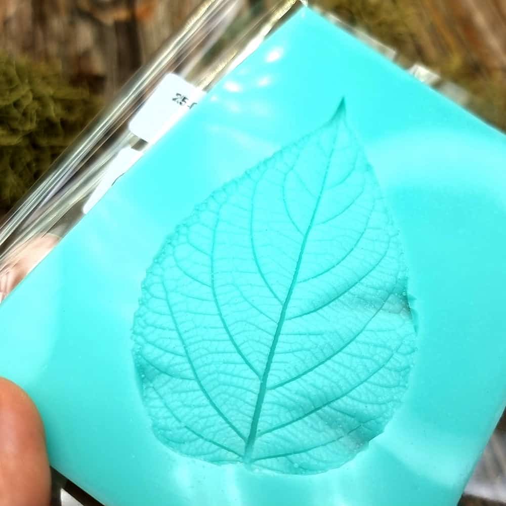 Detailed Sharp Leaf - Handmade texture-mold of real leaf (36020)
