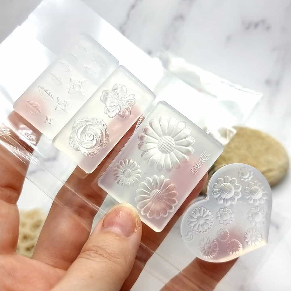 4 Super Quality Molds "Flowers and Leafs" (39910)