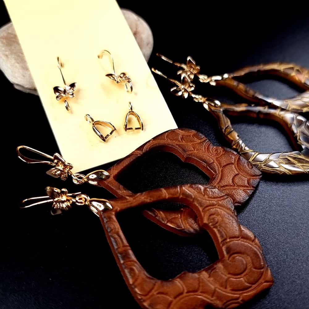 Pair of butterfly golden earrings hooks with bail (148495)